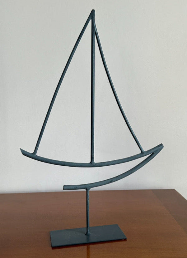 Minimalistisk handgjord segelbåt | "Wind"