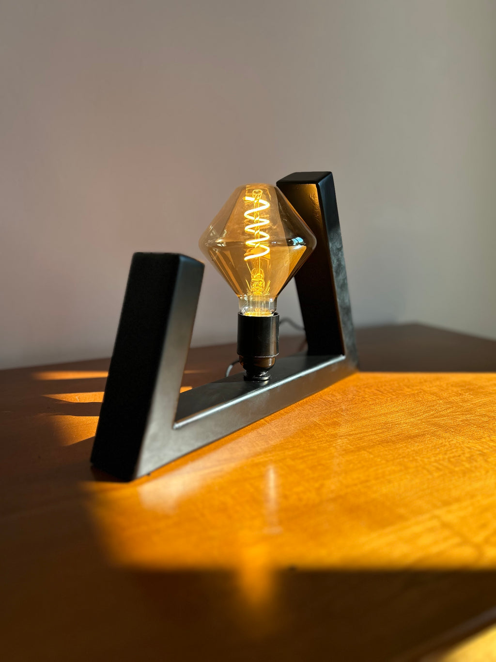 Lampe artisanale faite main | "Odak" (noir mat)